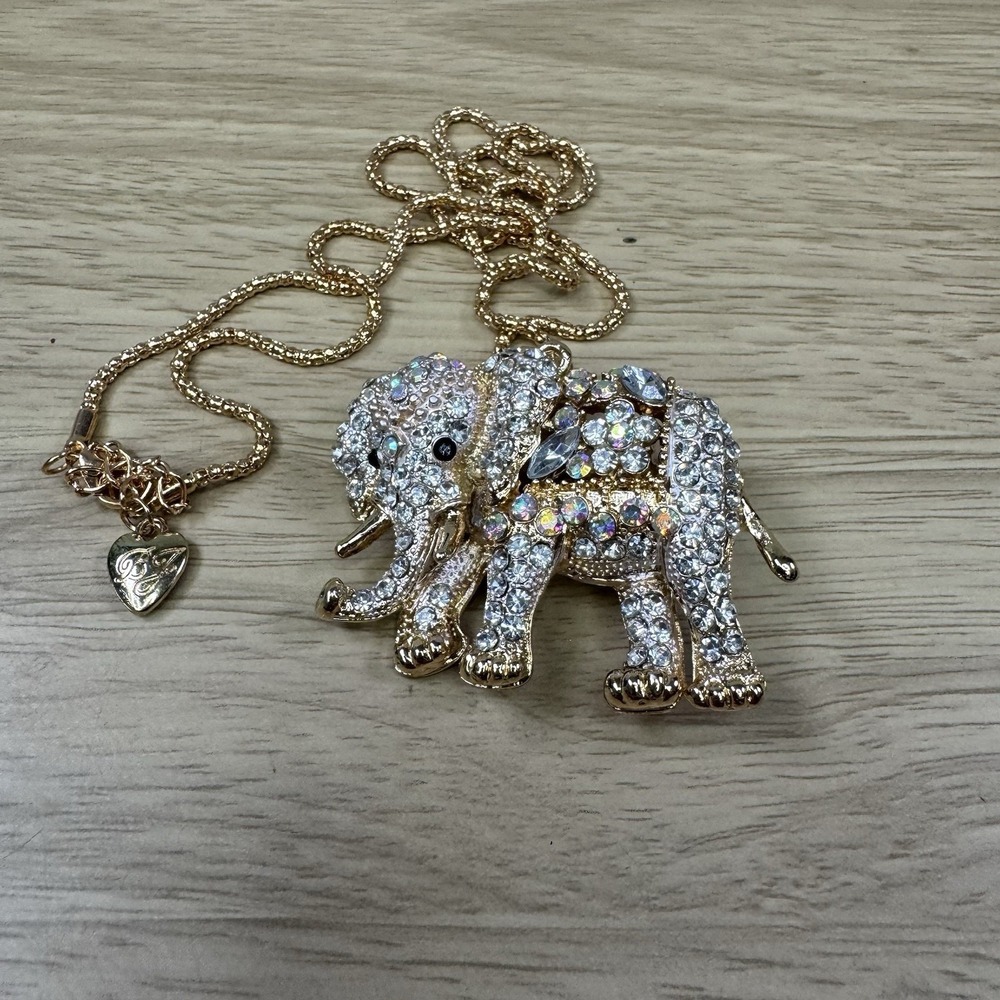 Betsey Johnson Crystal 3-D‎ Elephant Pendant Goldtone Necklace Iridescent Safari